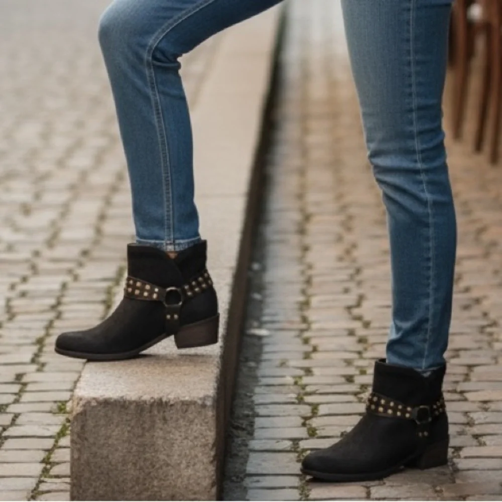 UGG Vintage Darling Black Suede Leather Harness Ankle Boots Sz 7